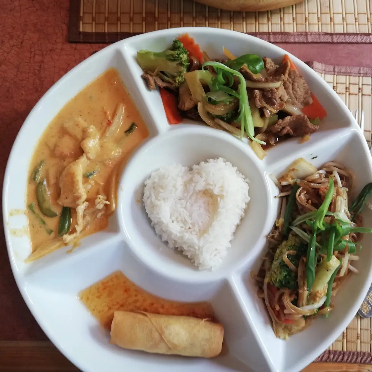 Lunch Combination Platter, Thum's Kitchen