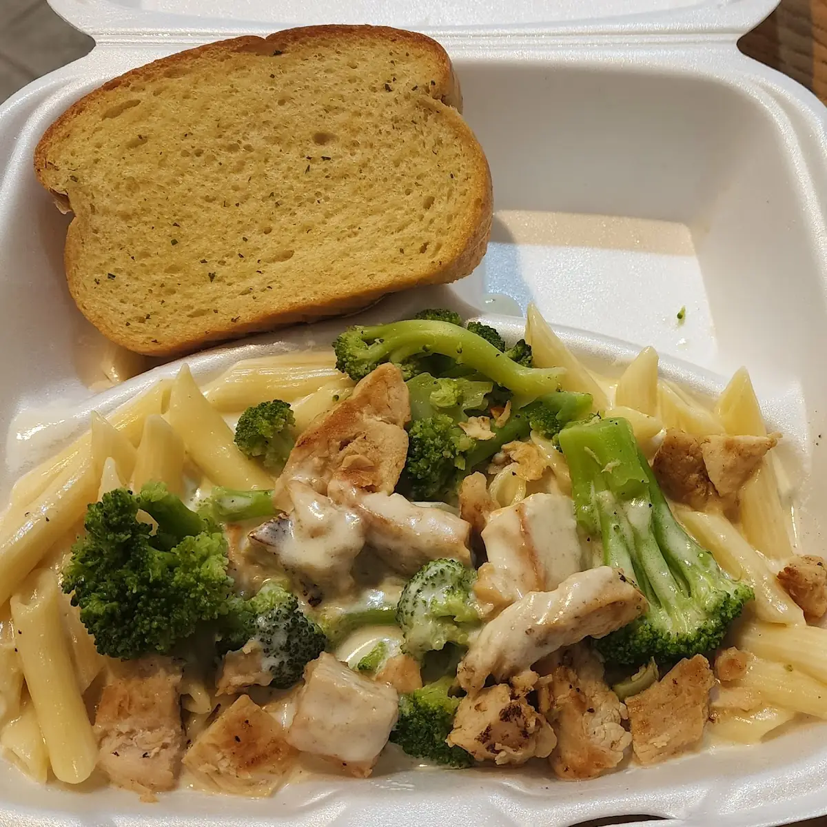 Chicken Alfredo with Broccoli