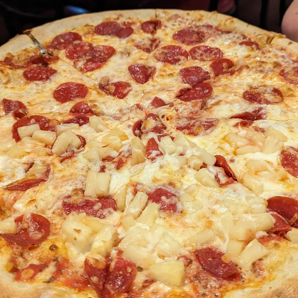 Pepperoni Pizza w Light Pineapple