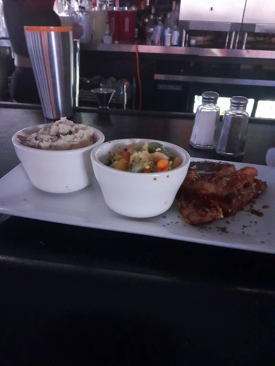 Ribs Mixed Vegetables and Mashed Potatoes