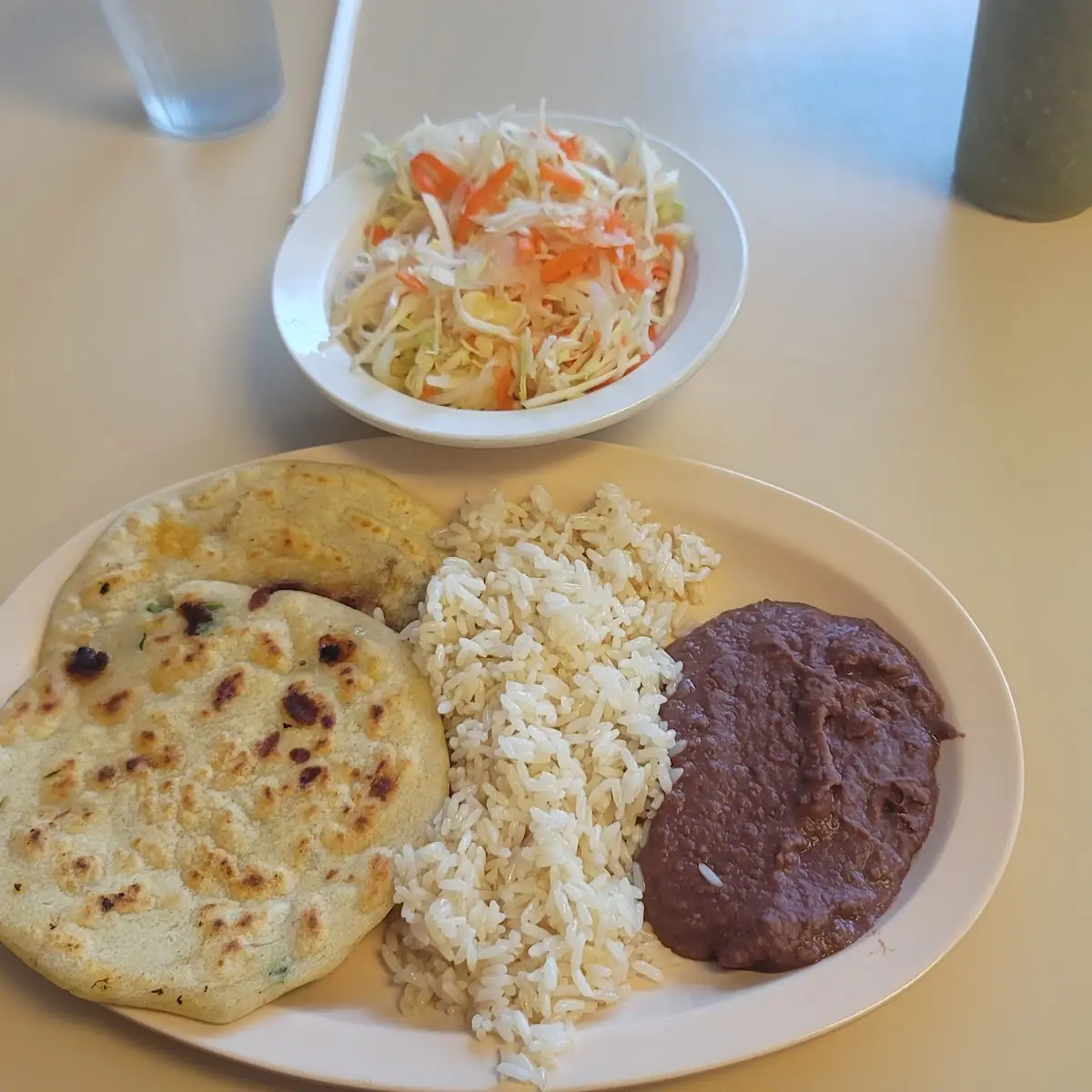 1 Pupusa con Arroz y Frijoles / 1 Pupusa with Rice & Beans