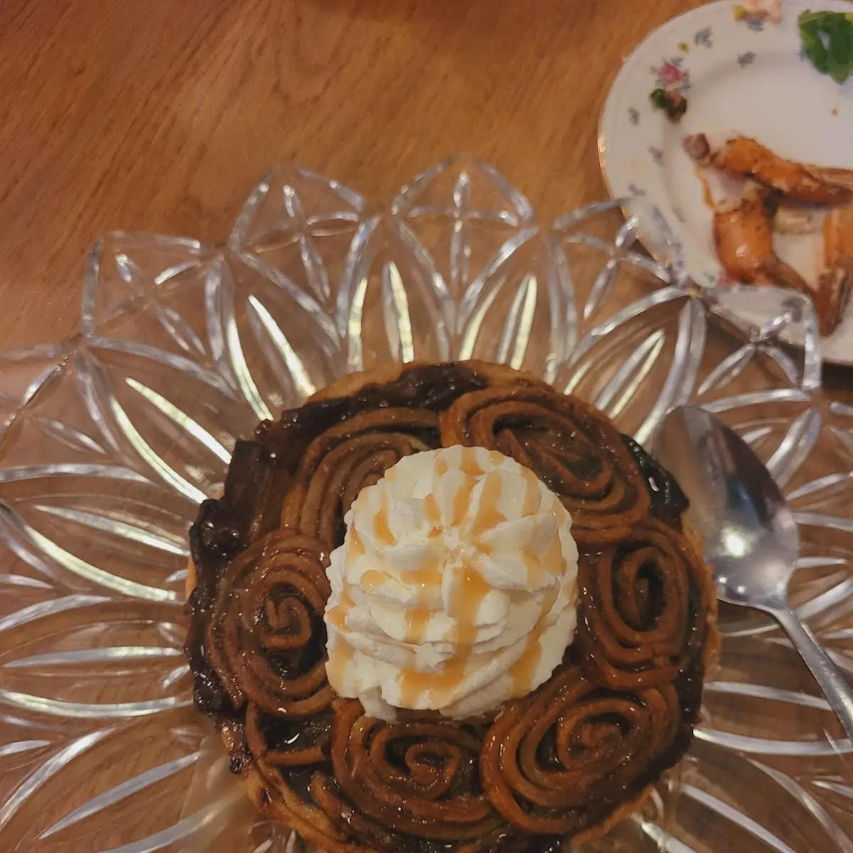 Cinnamon Roll Apple Pie