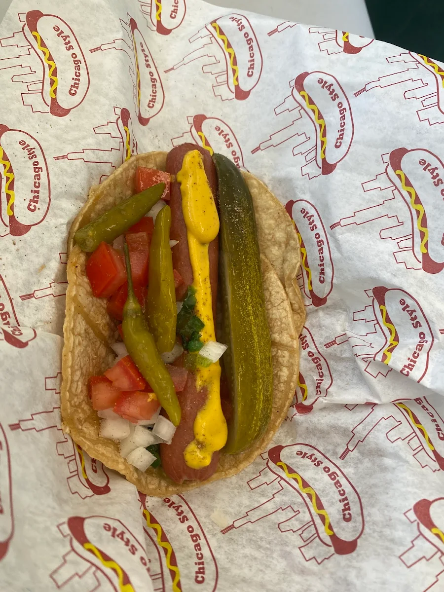 Vienna Beef Chicago Hot Dog w Chips