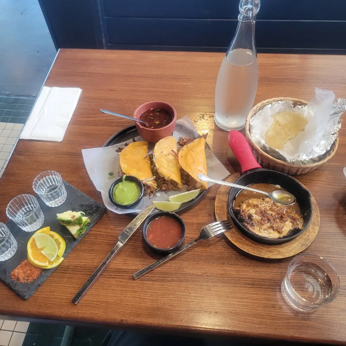 Queso Fundido Con Chorizo