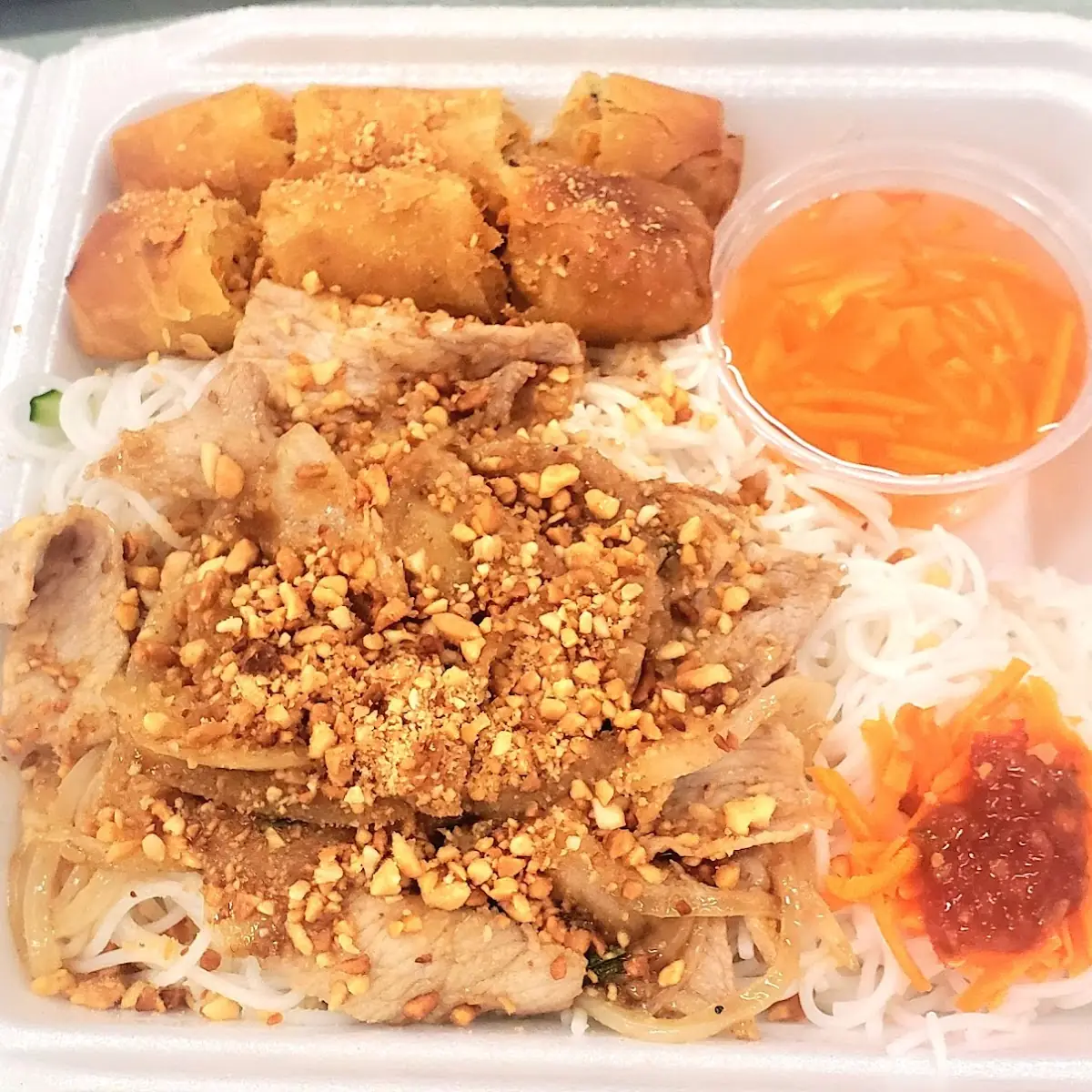 Grilled Pork with Spring Rolls Vermicelli Thịt Nướng Chả Giò