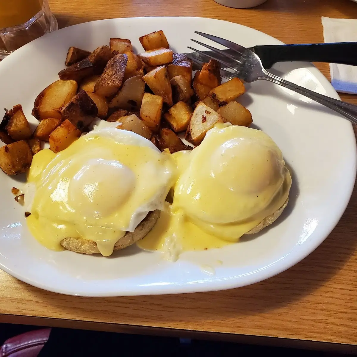 Eggs Benedict at the Swing Inn Cafe