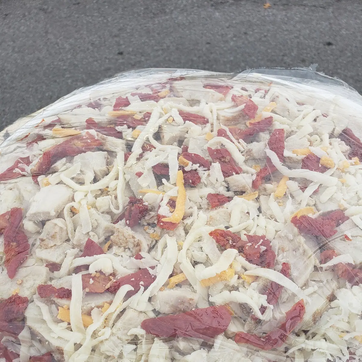 Cheese Pizza with Chicken and Tomatoes