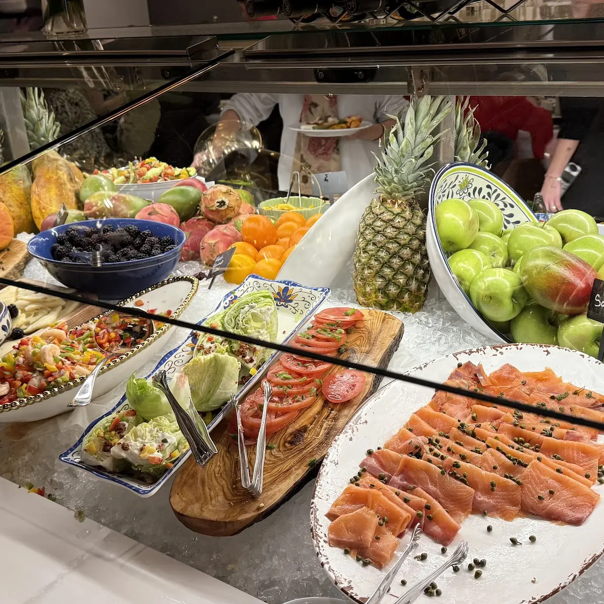 Fresh Vegetable and Fruit Salad Bar
