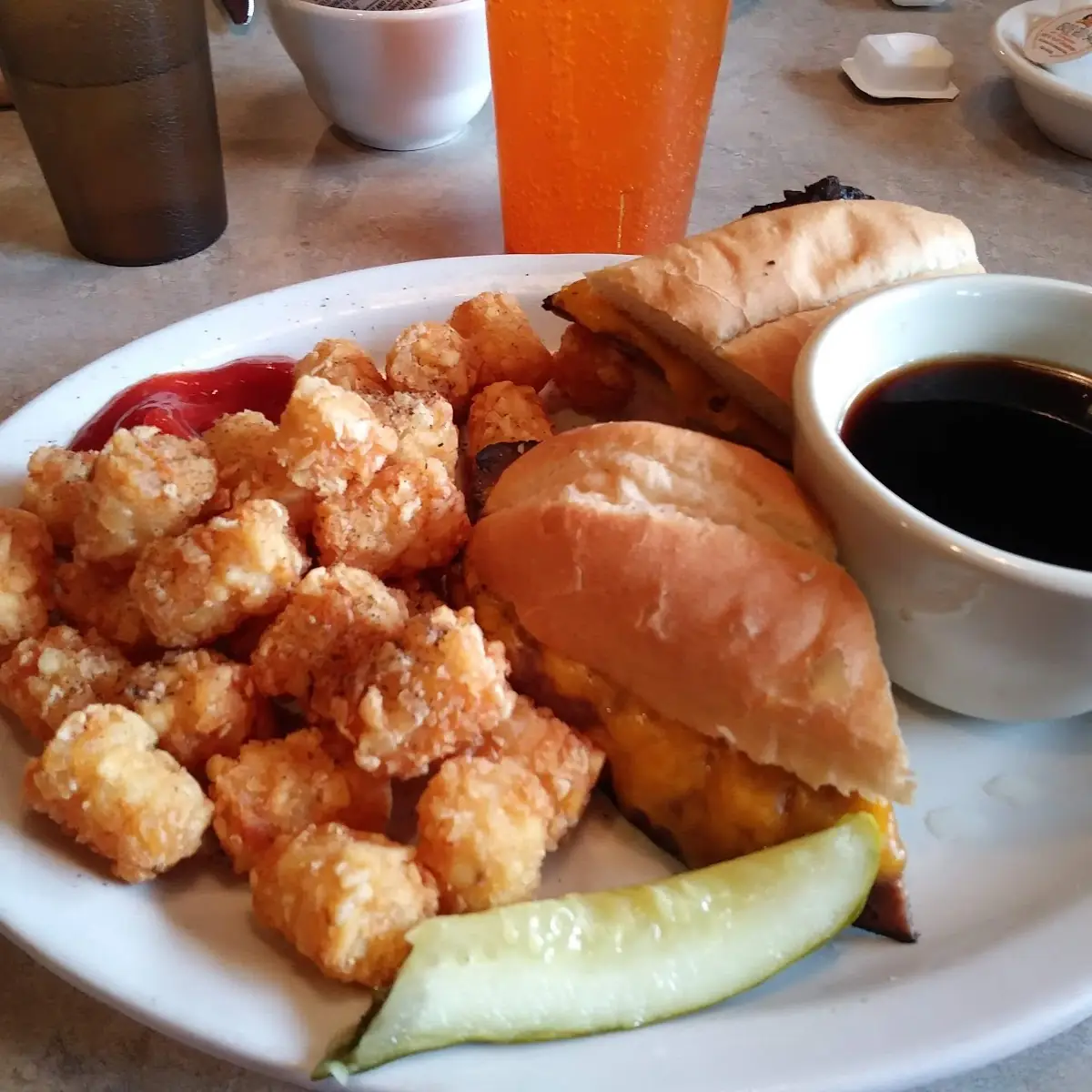 French Dip with Tater Tots