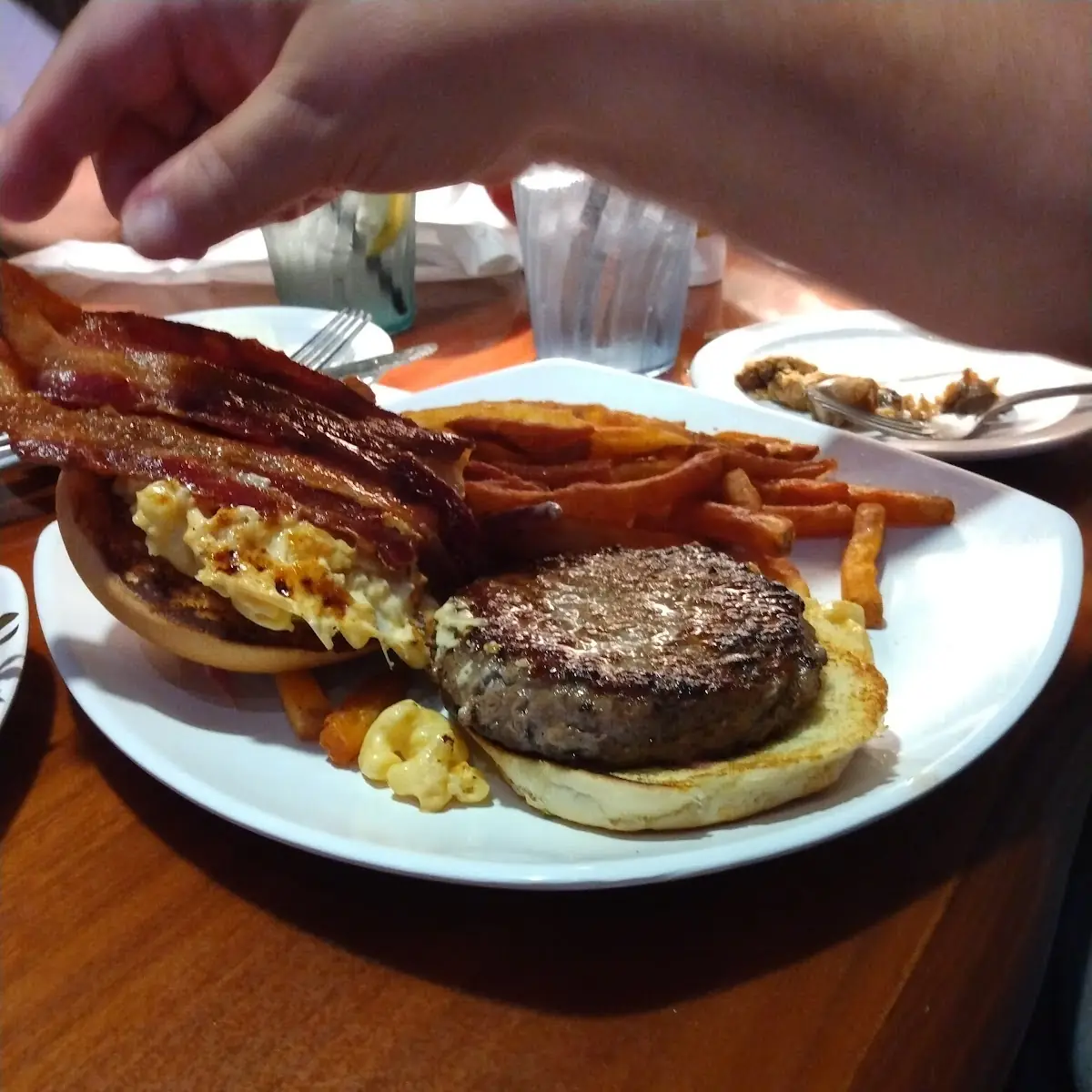 Bacon Mac & Cheese Burger