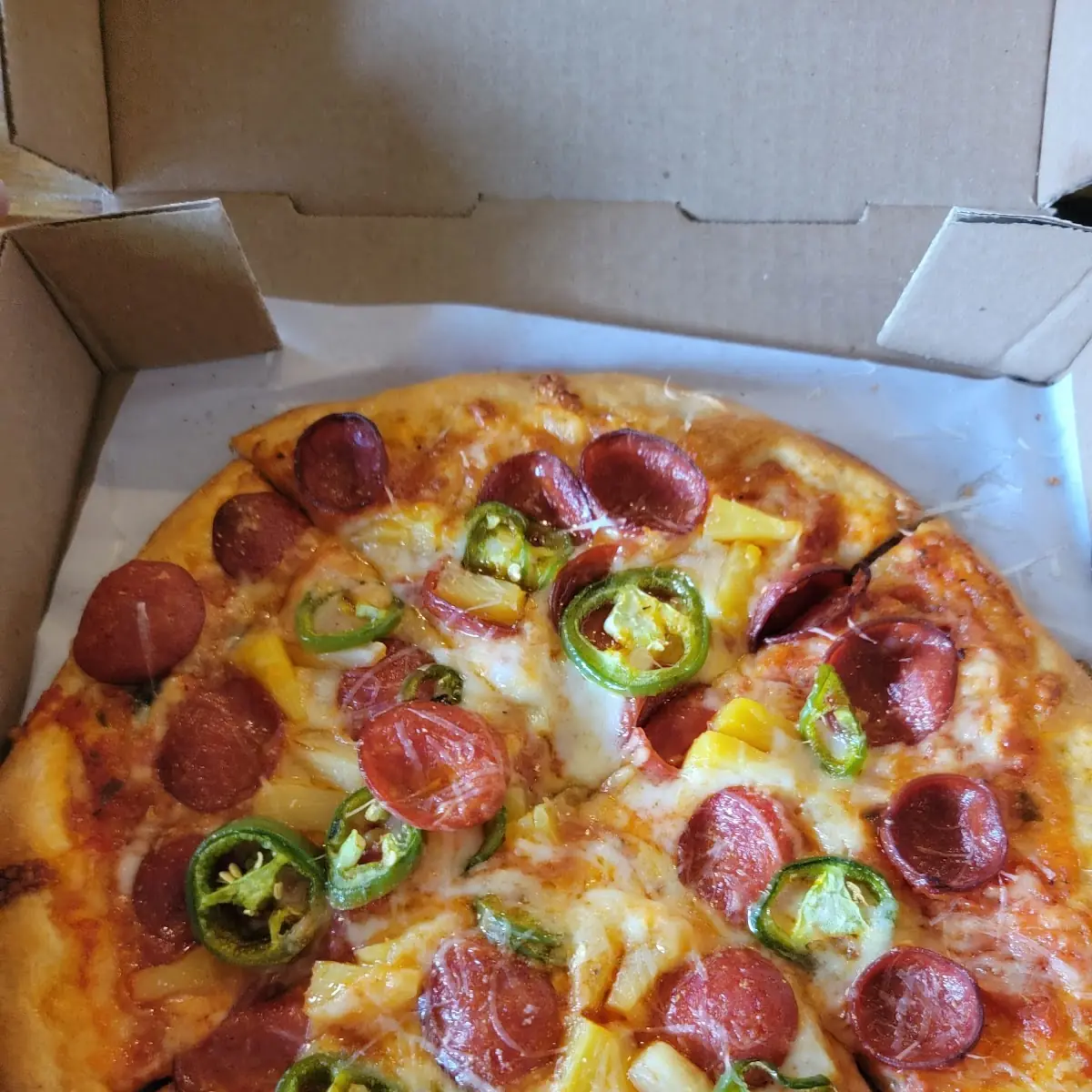 Spicy Hawaiian Pizza