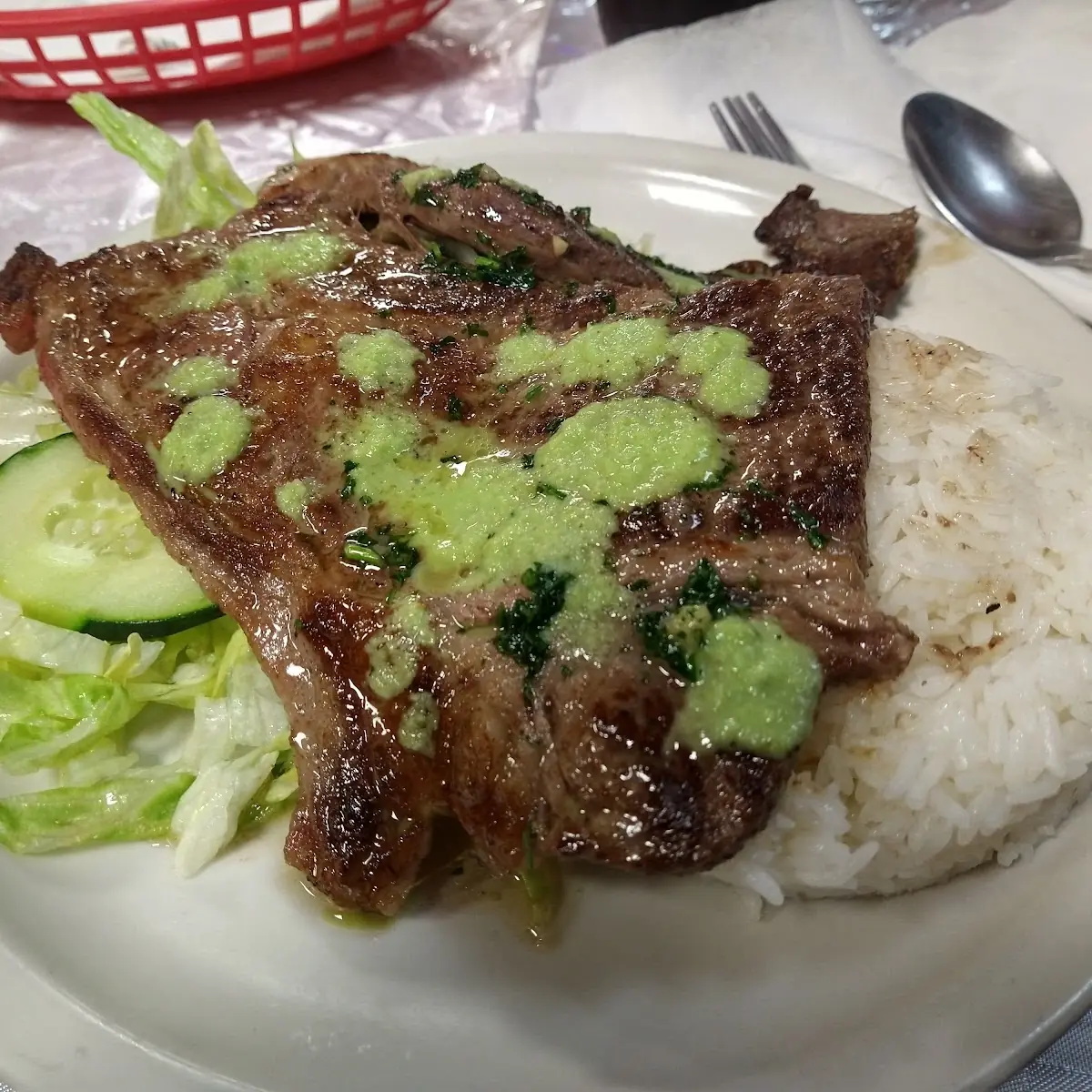 Bistec Con Arroz Blanco Y Ensalada Verde