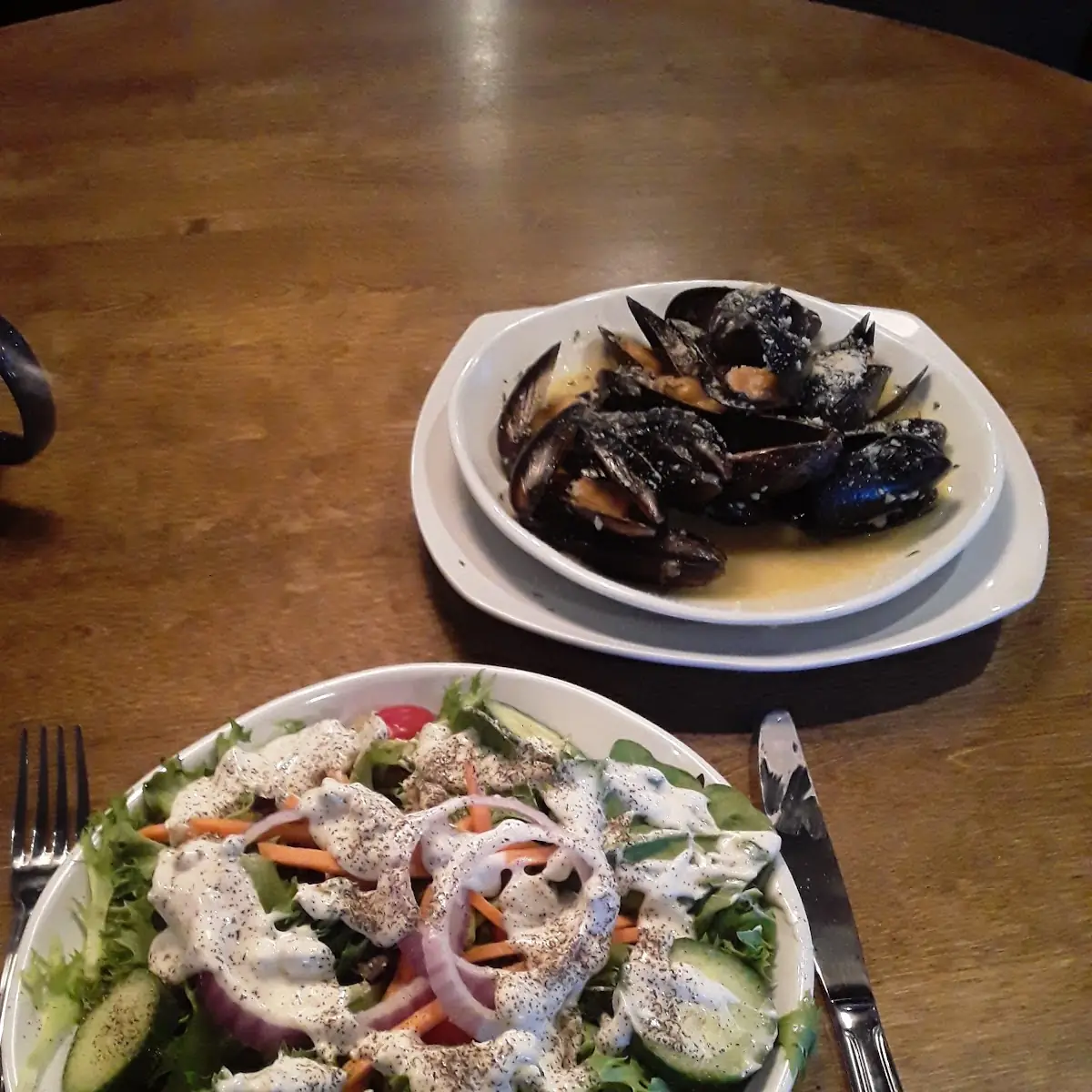 House Salad and Steamed Mussels