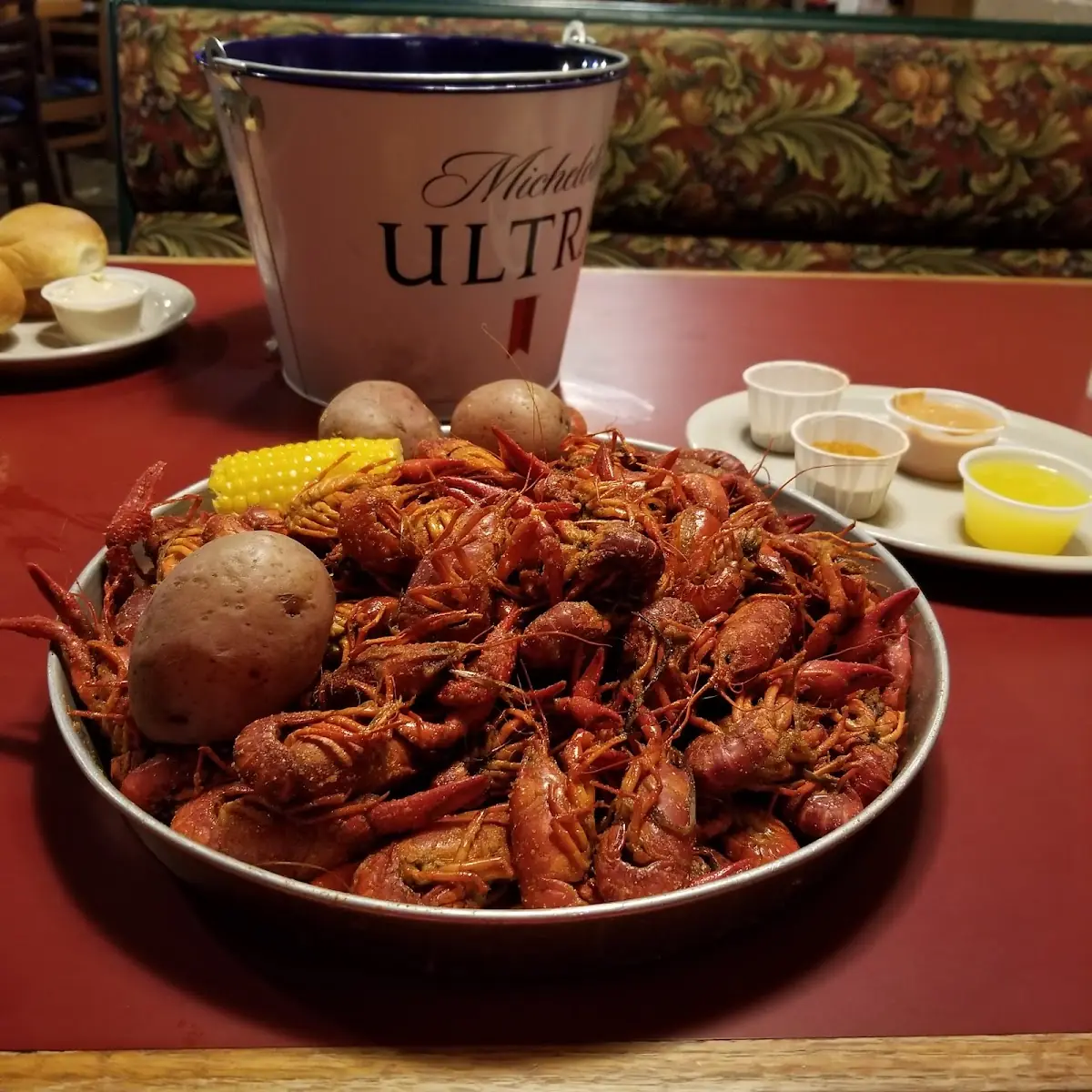 Boiled Crawfish Snow Crab Legs