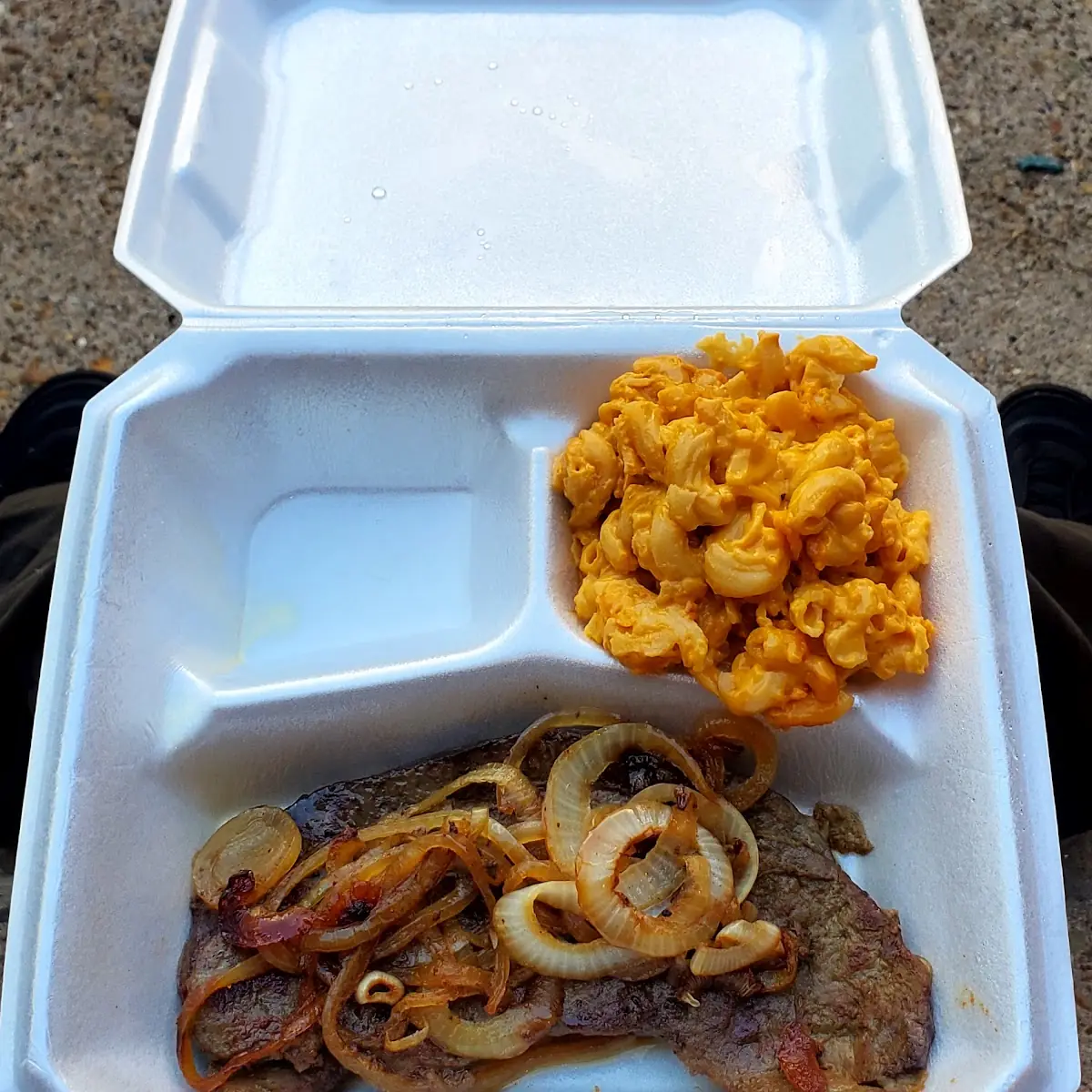 Beef Liver and Onions with Mac and Cheese