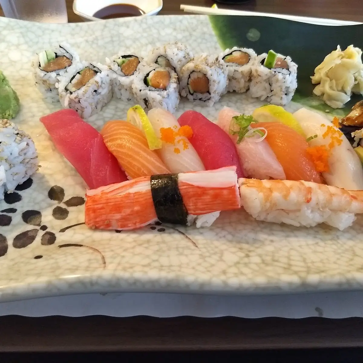 Sushi Deluxe Plus Salmon Roll