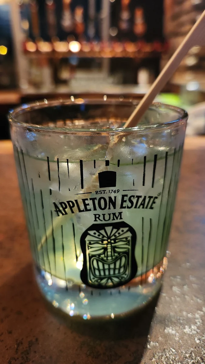 Best Gin of the West, Le Macintosh Pub Bromont Inc.