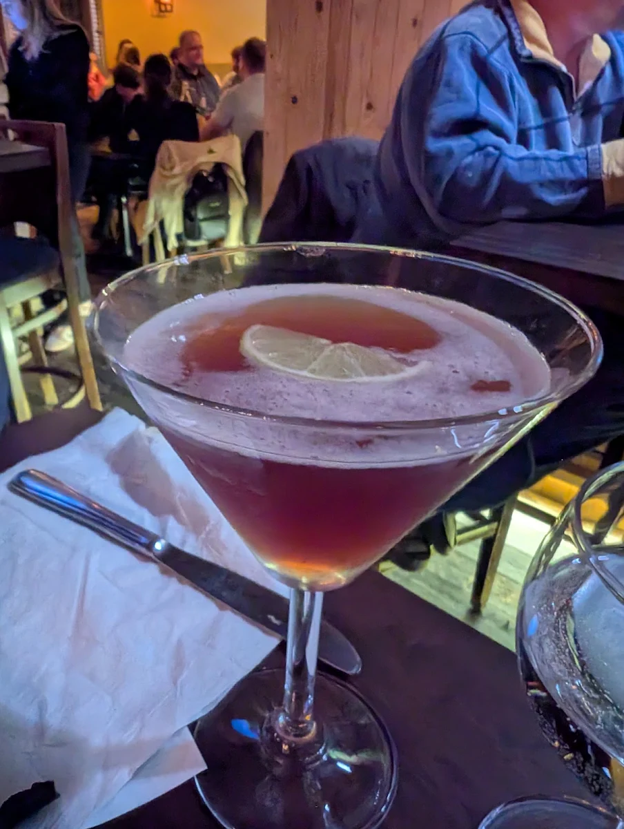 Cosmopolitan, Le Macintosh Pub Bromont Inc.