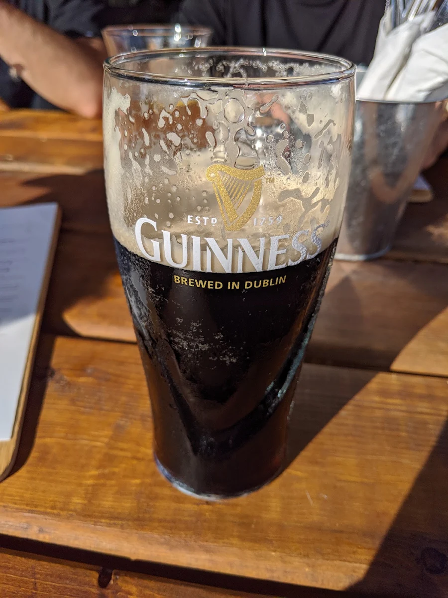 Guinness Stout, Le Macintosh Pub Bromont Inc.