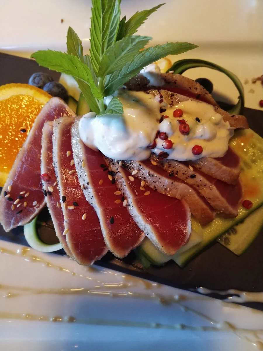 Tuna Tataki, Le Macintosh Pub Bromont Inc.