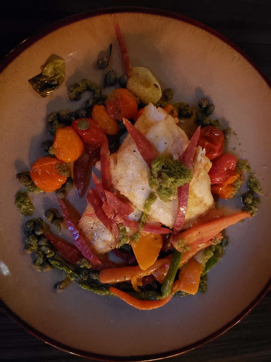 Walleye, Le Macintosh Pub Bromont Inc.