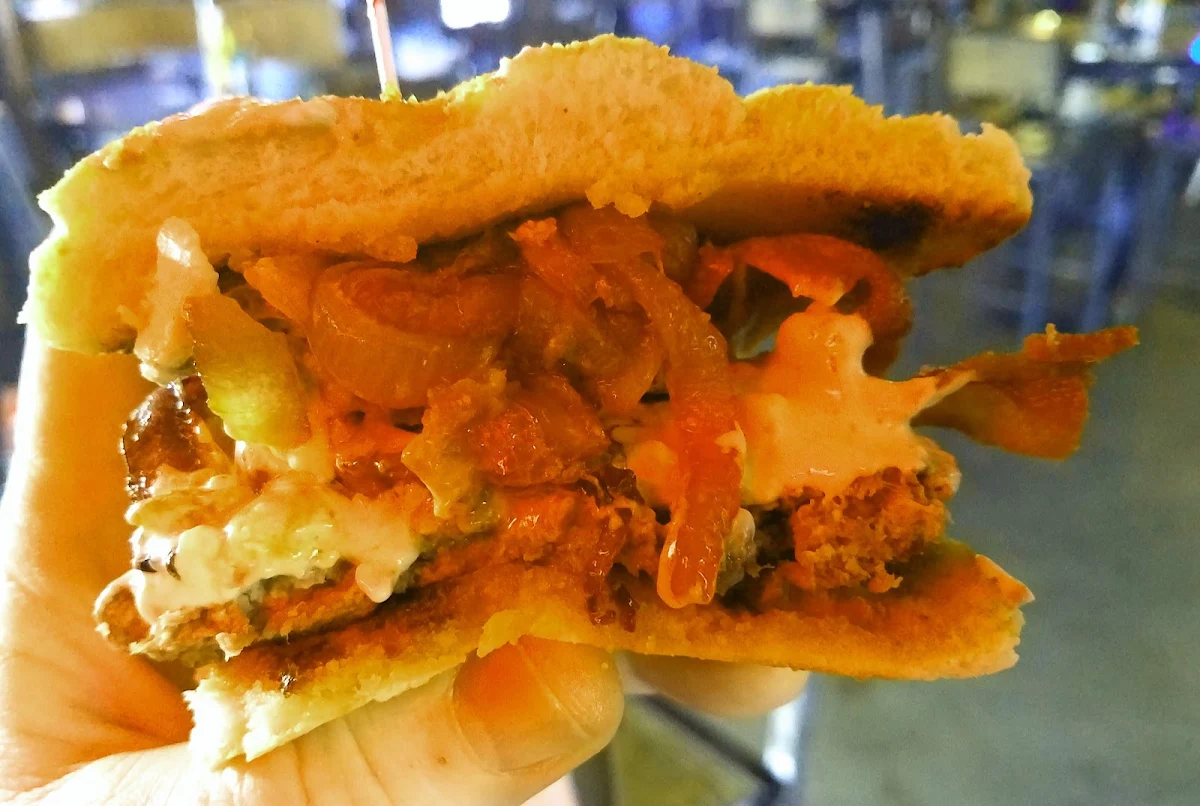 Buffalo Burger w Waffle Fries