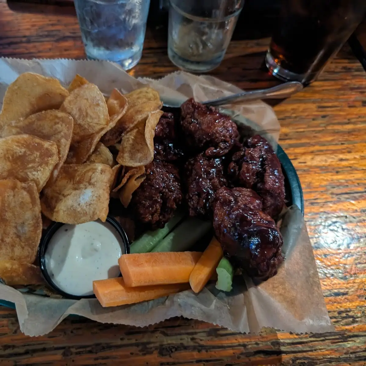Boneless Wings and Chips