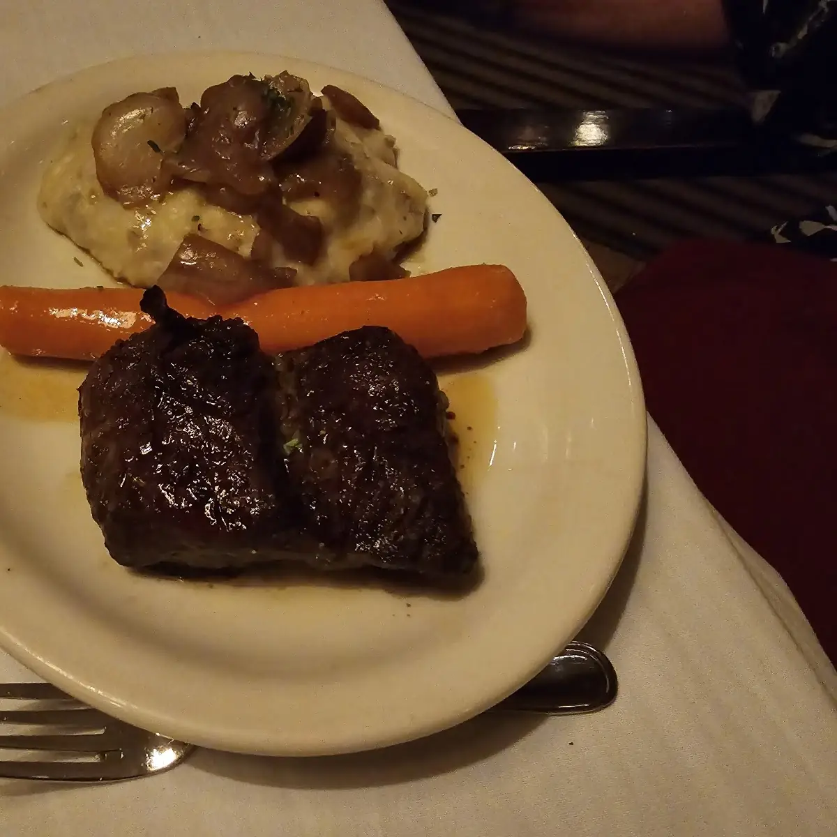 9 Oz Sirluon with Mashed Potatoes and Gravy