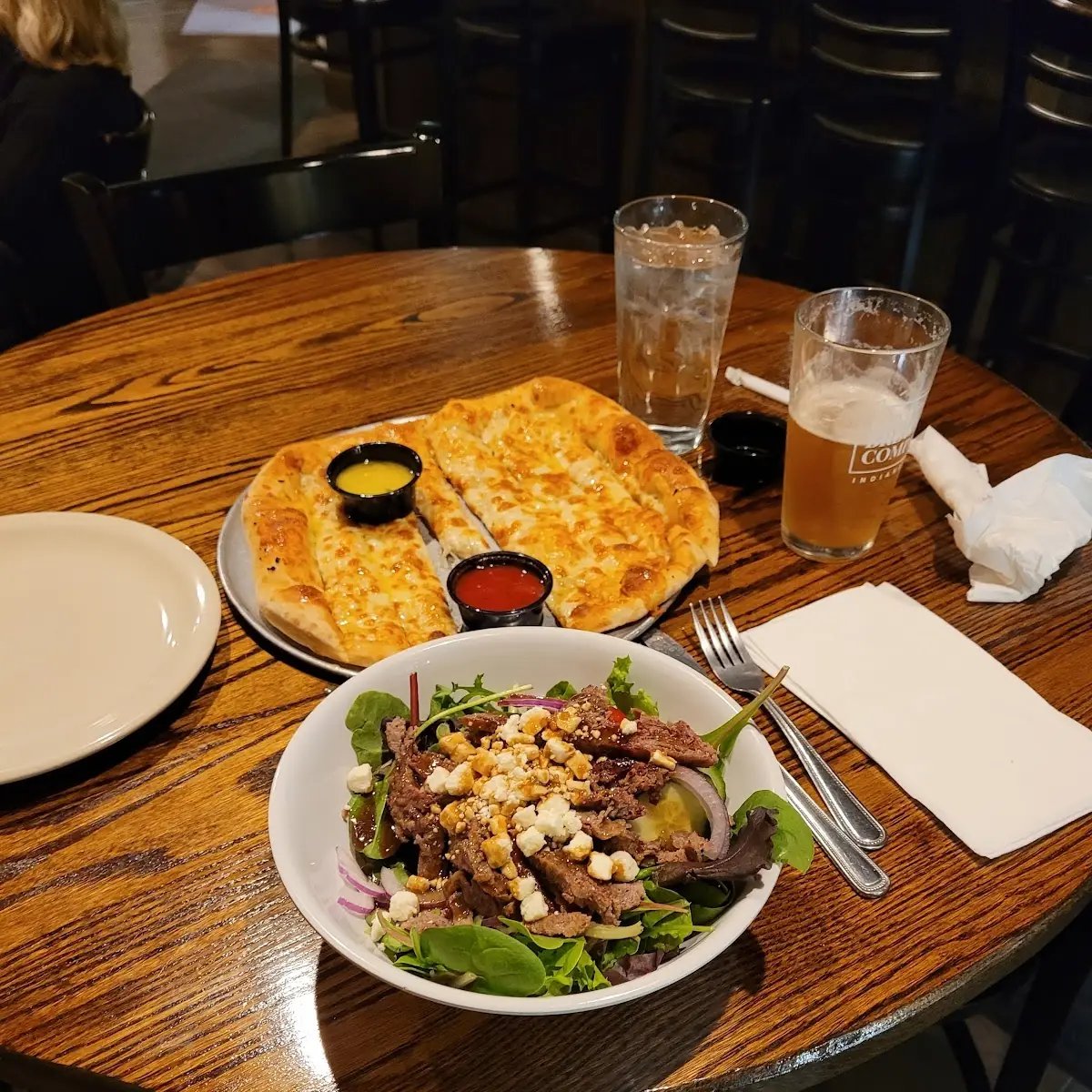 Killa Steak Salad w Garlic Bread