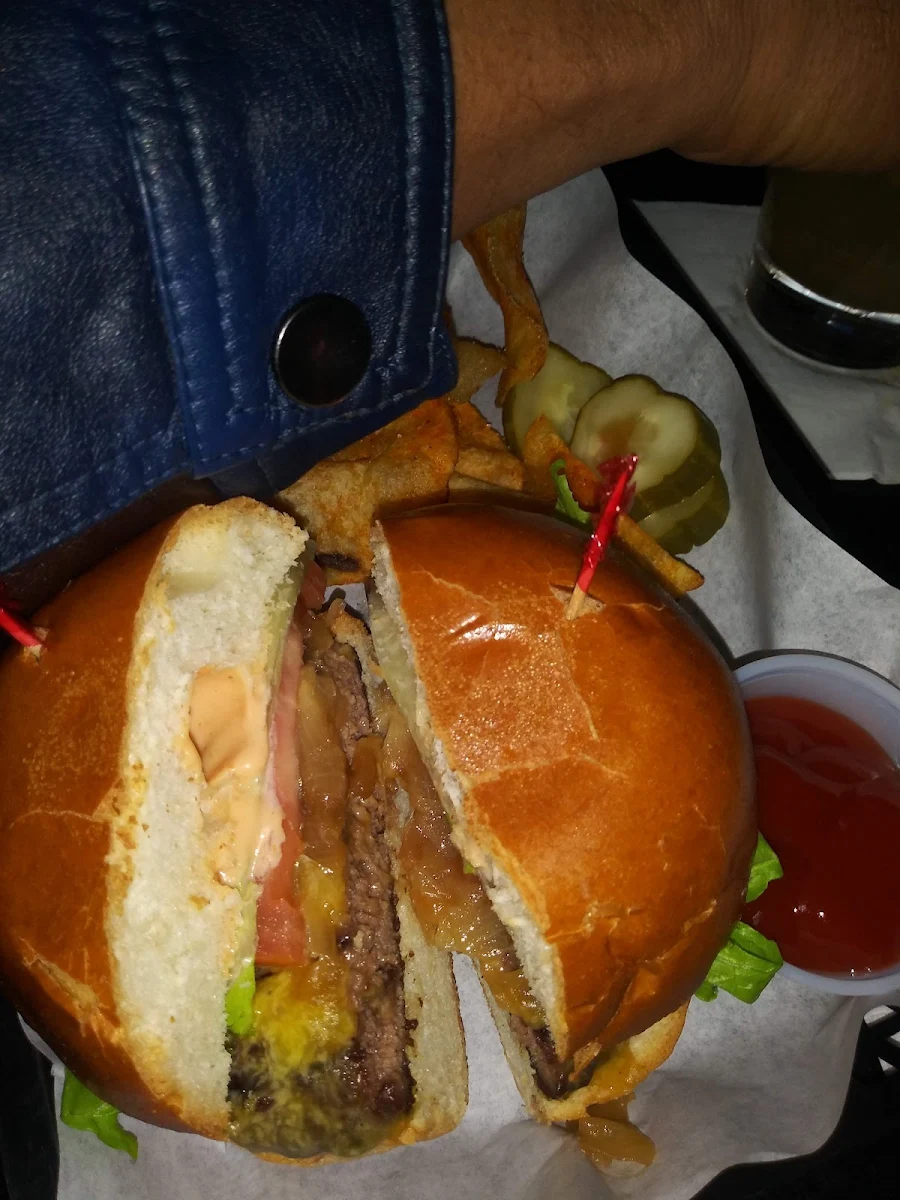 Cheeseburger Deluxe