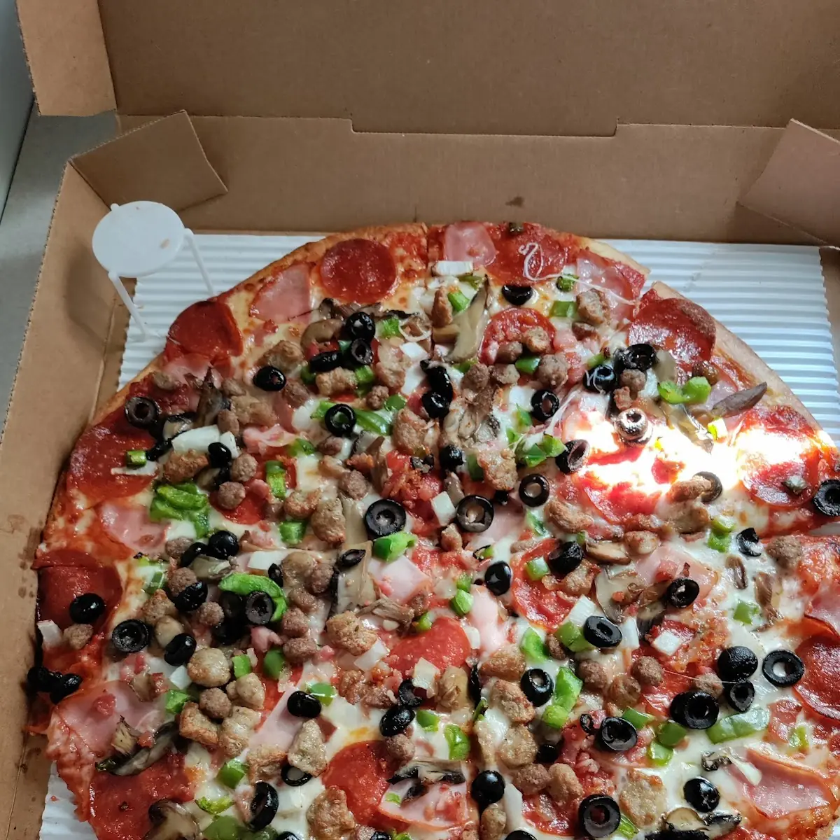 Deluxe Pizza