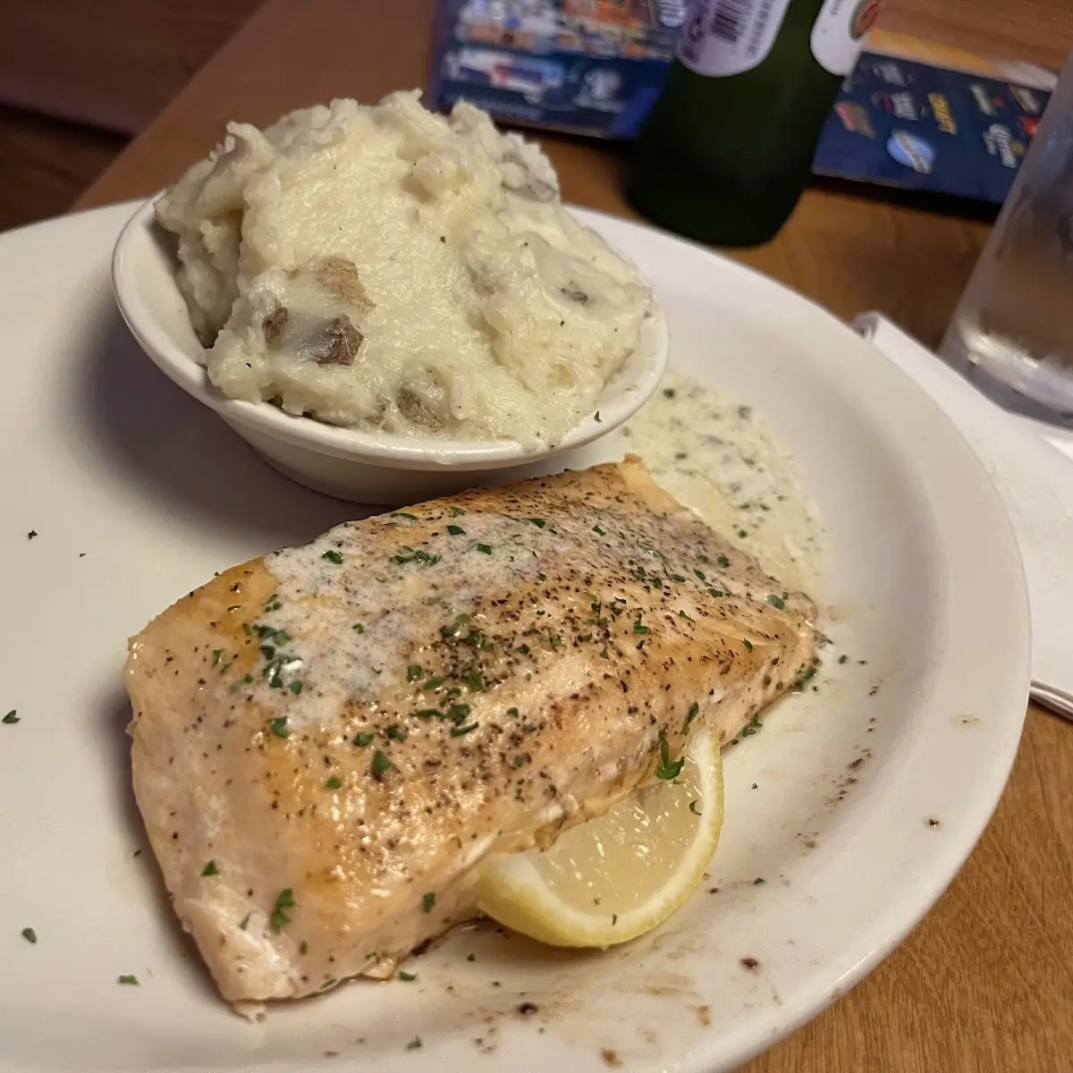 8oz Grilled Salmon with Mashed Potatoes