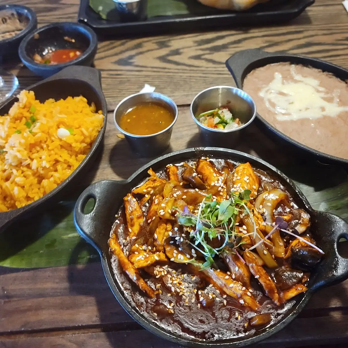 Pollo En Mole