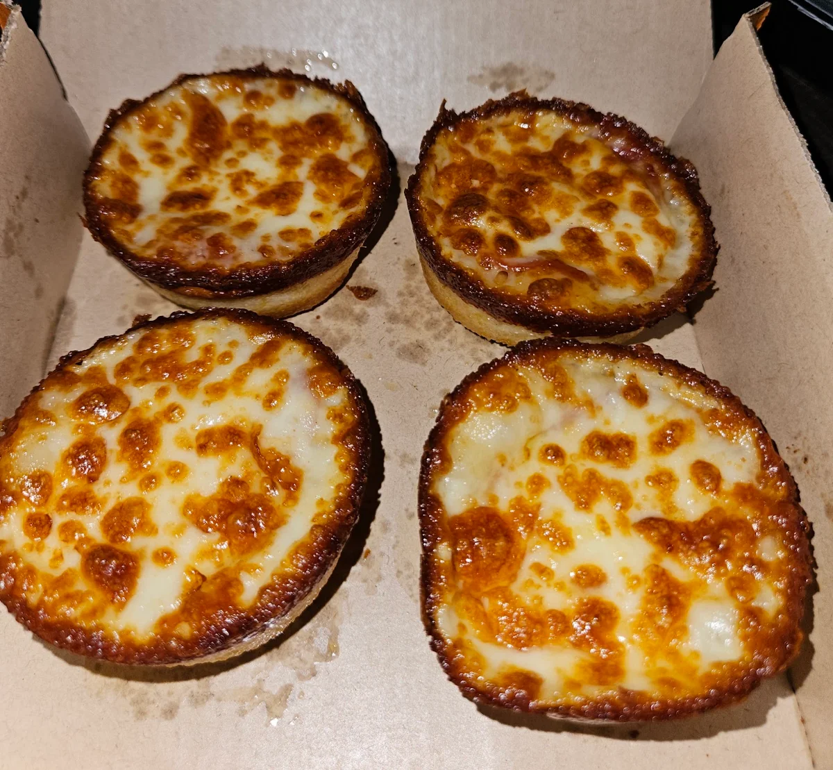 Pepperoni Pizza Puffs