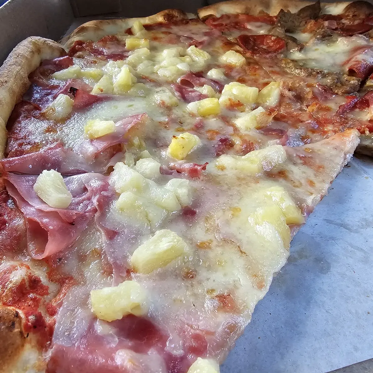 Hawaiian Pizza