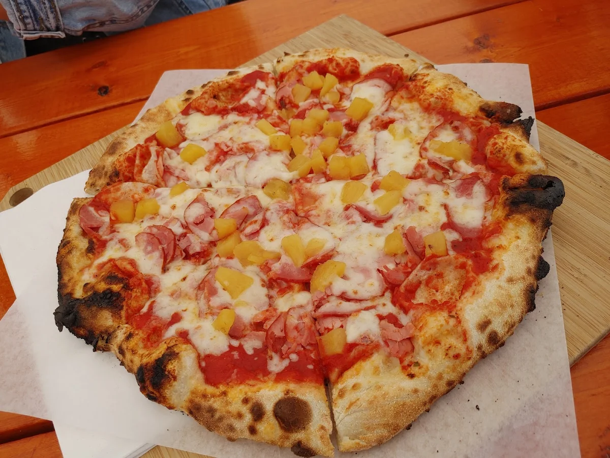 Pizza Hawaiian Pizza