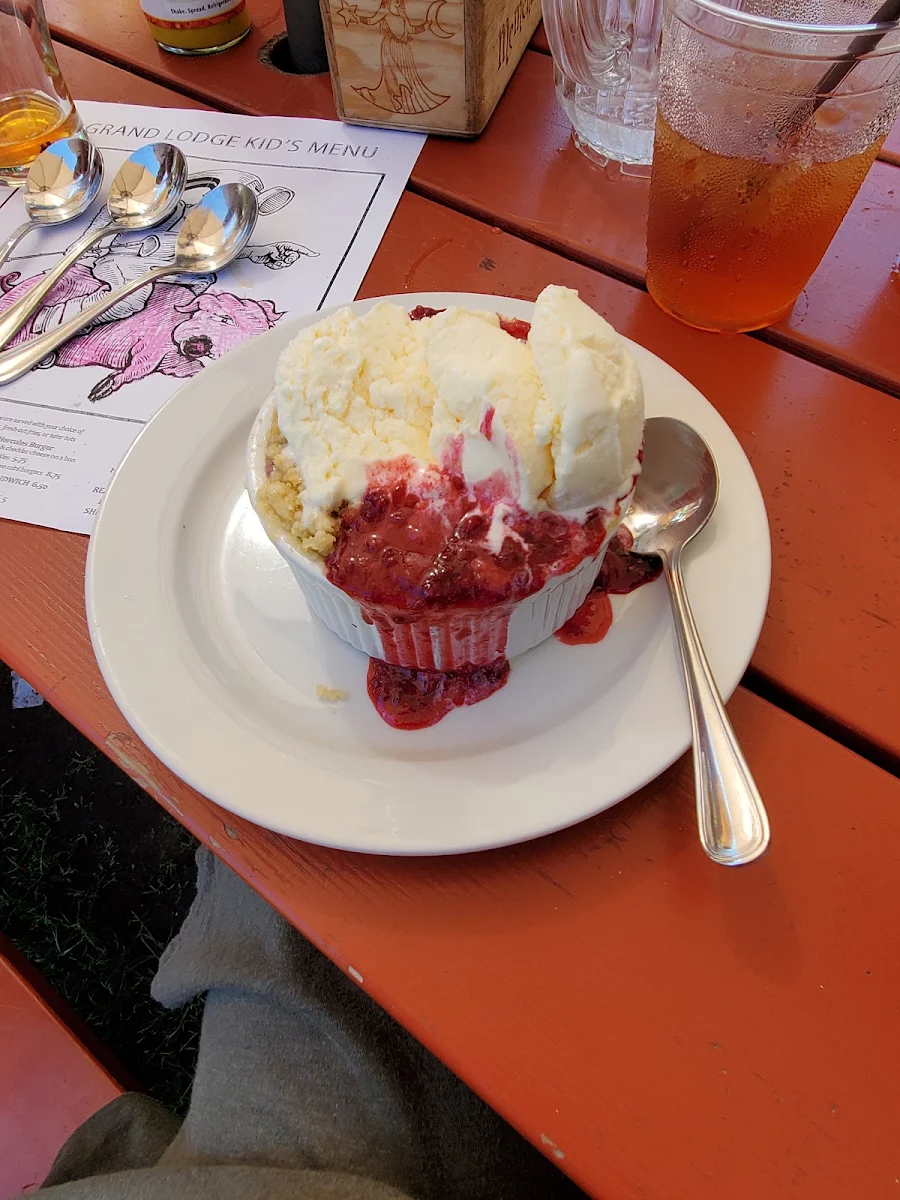 Berry Crisp with Vanilla Ice Cream