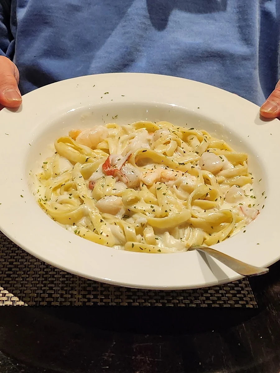 Fettuccine Alfredo with Chicken, Paradise Restaurant