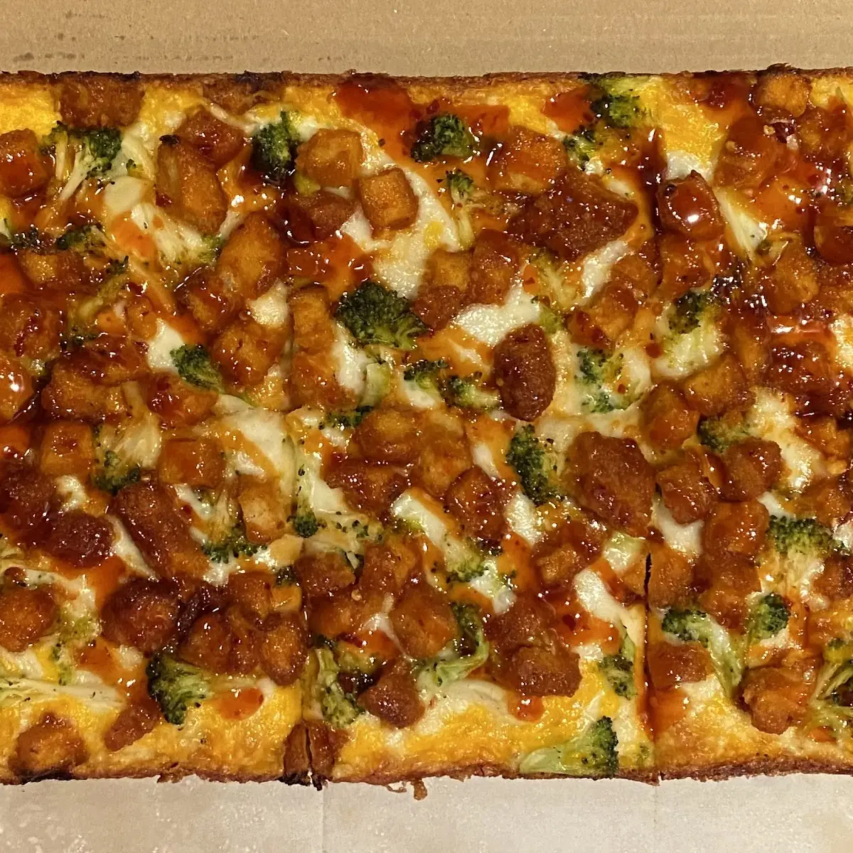 Round General TSO's Chicken Pizza Large 16