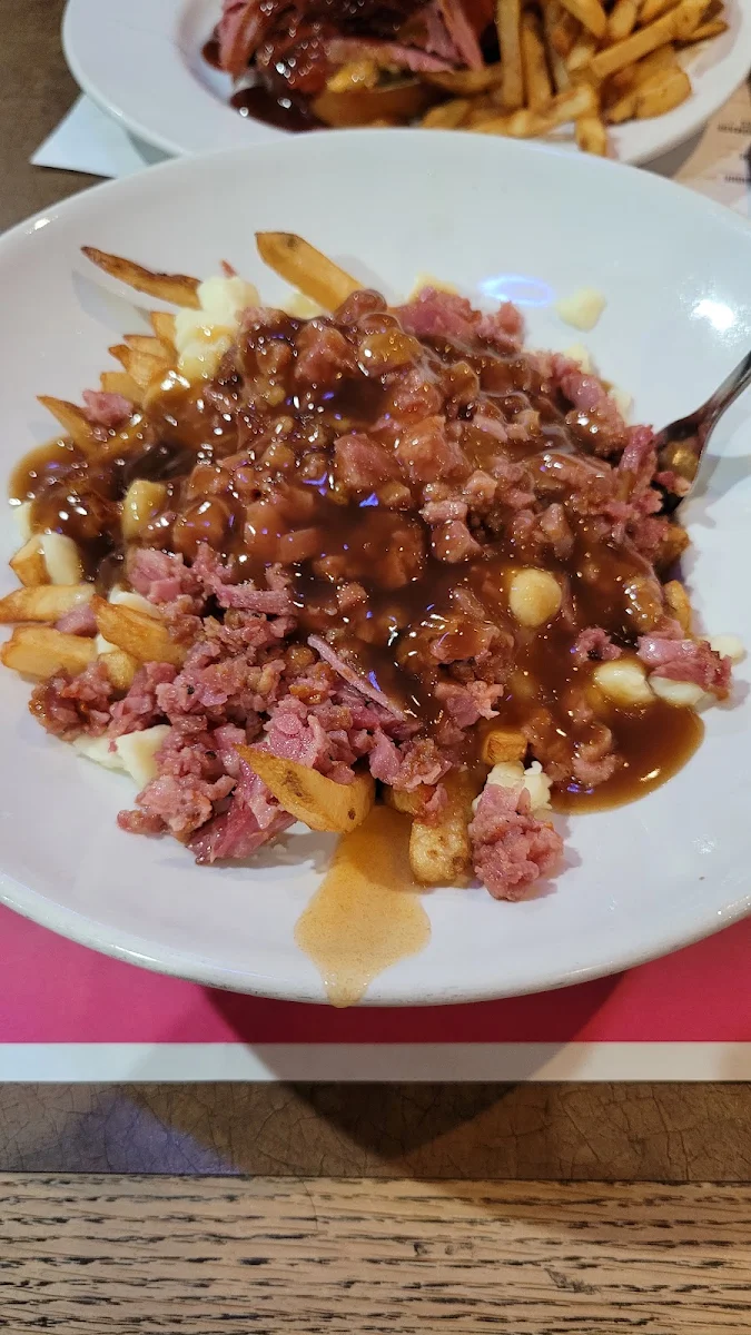 Smoked Meat Poutine, Restaurant NICKELS (Saint-Jérôme)