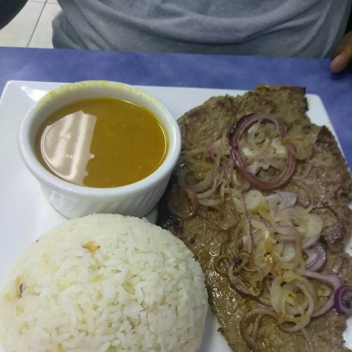 Bistec Encebollado