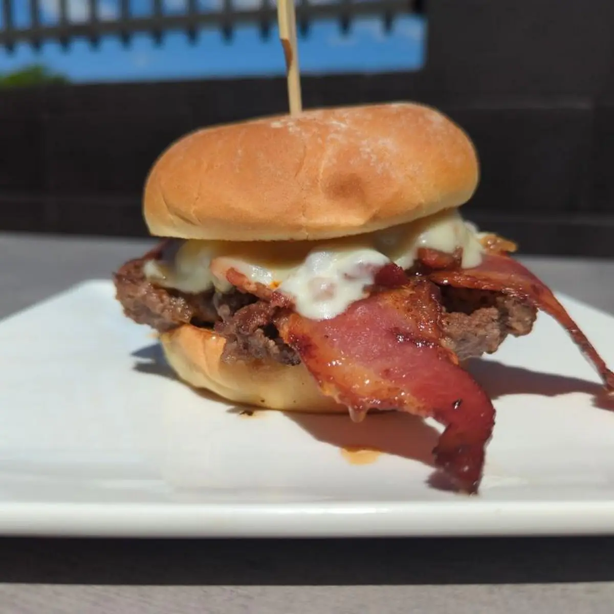 White Lightning Burger - T O