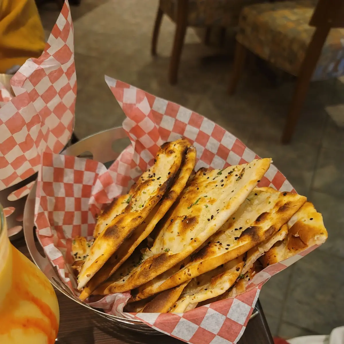 Garlic Naan, Aura On The Lake