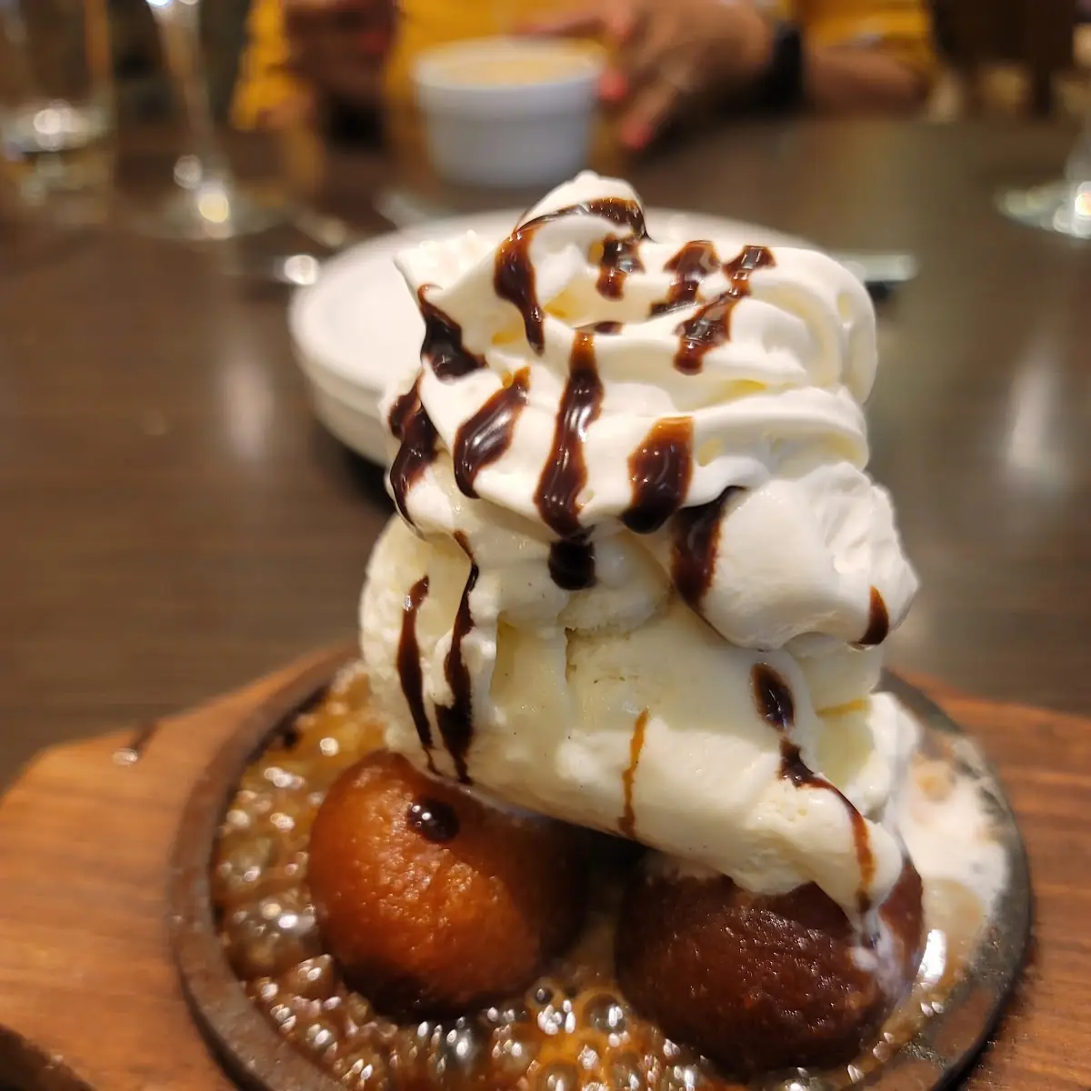 Gulab Jamun Sizzler, Aura On The Lake