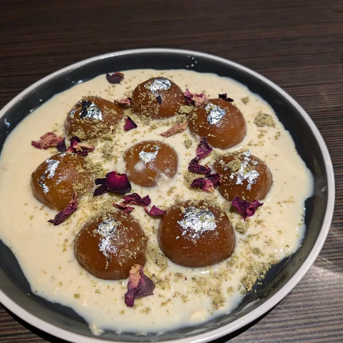 Gulabjamun, Aura On The Lake