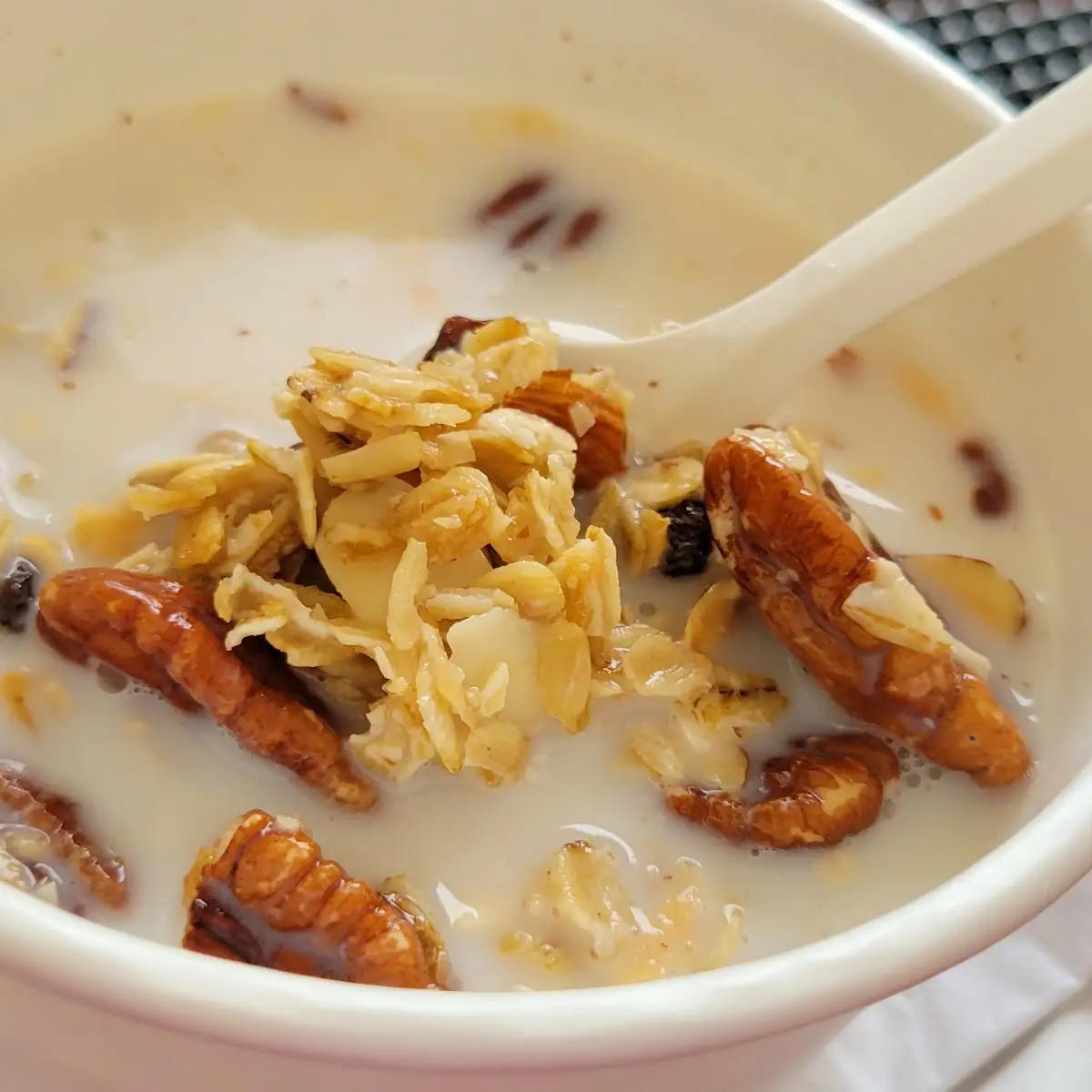 Granola Cereal w Almond Milk