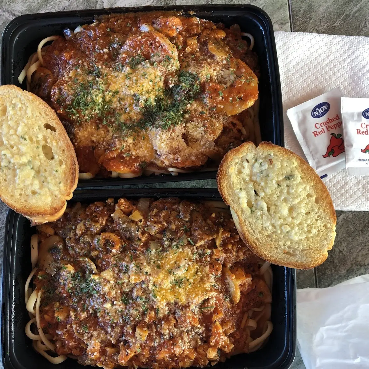 Spaghetti with Meatballs and Garlic Bread