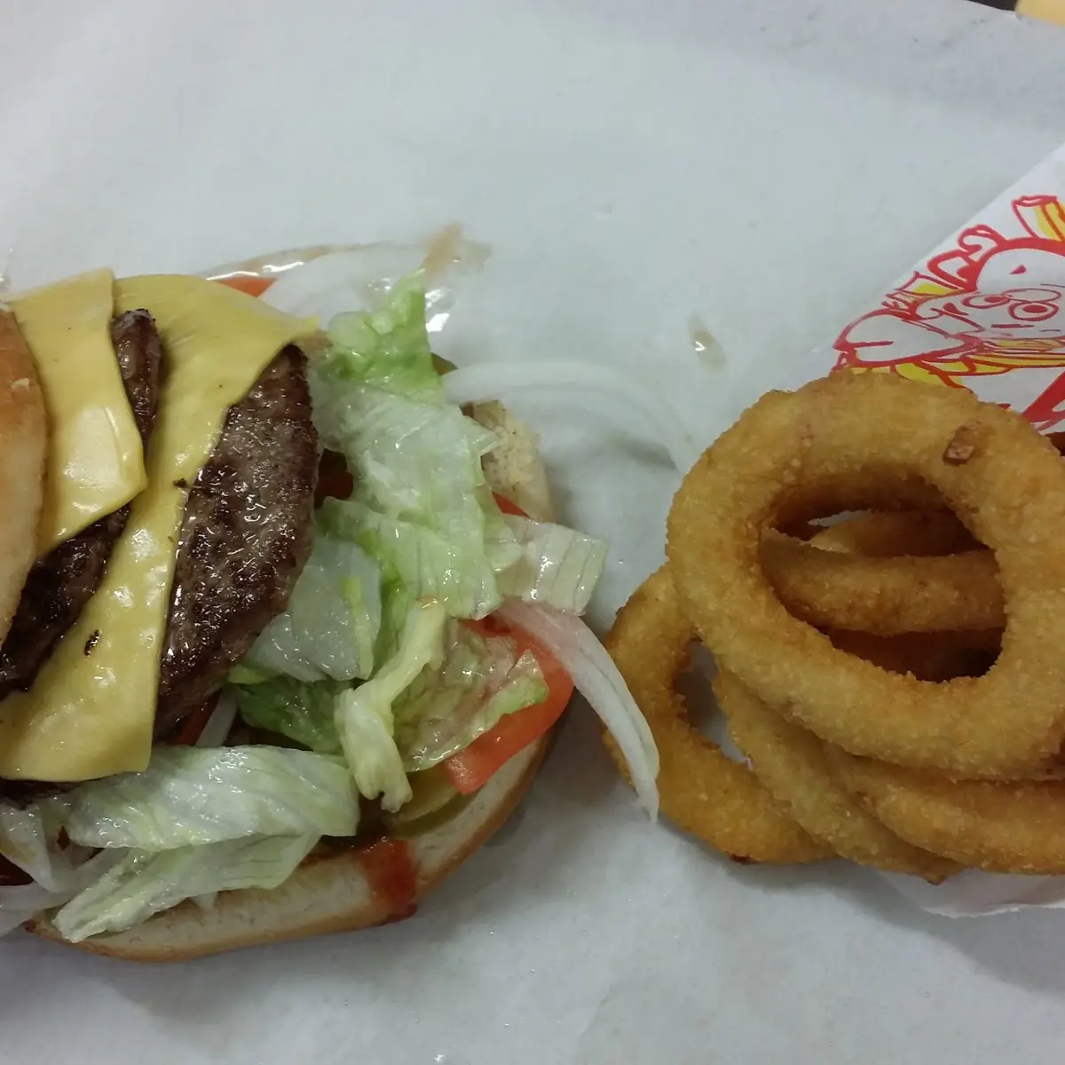 Cheeseburger with Onion Rings