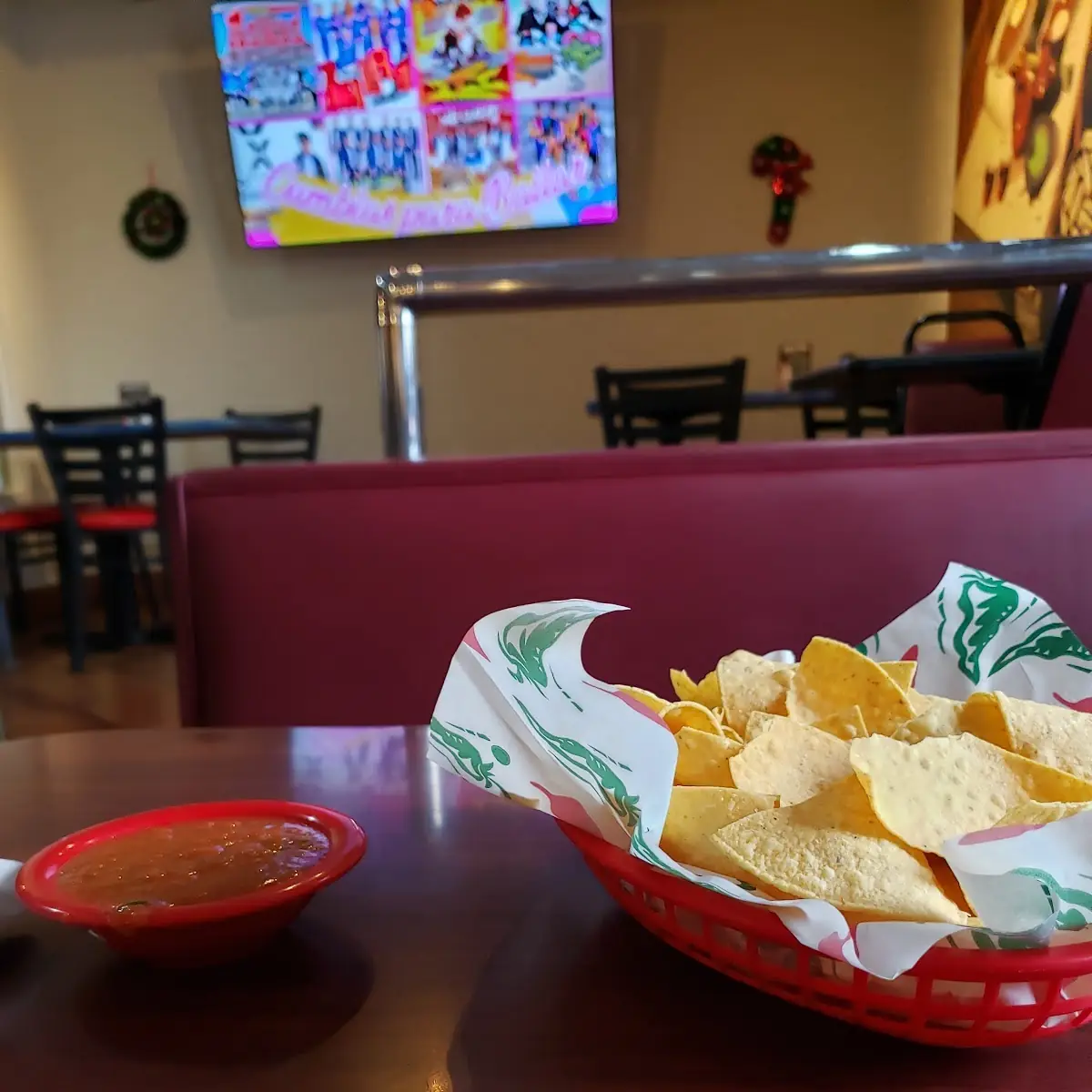 Chips and Salsa Roja