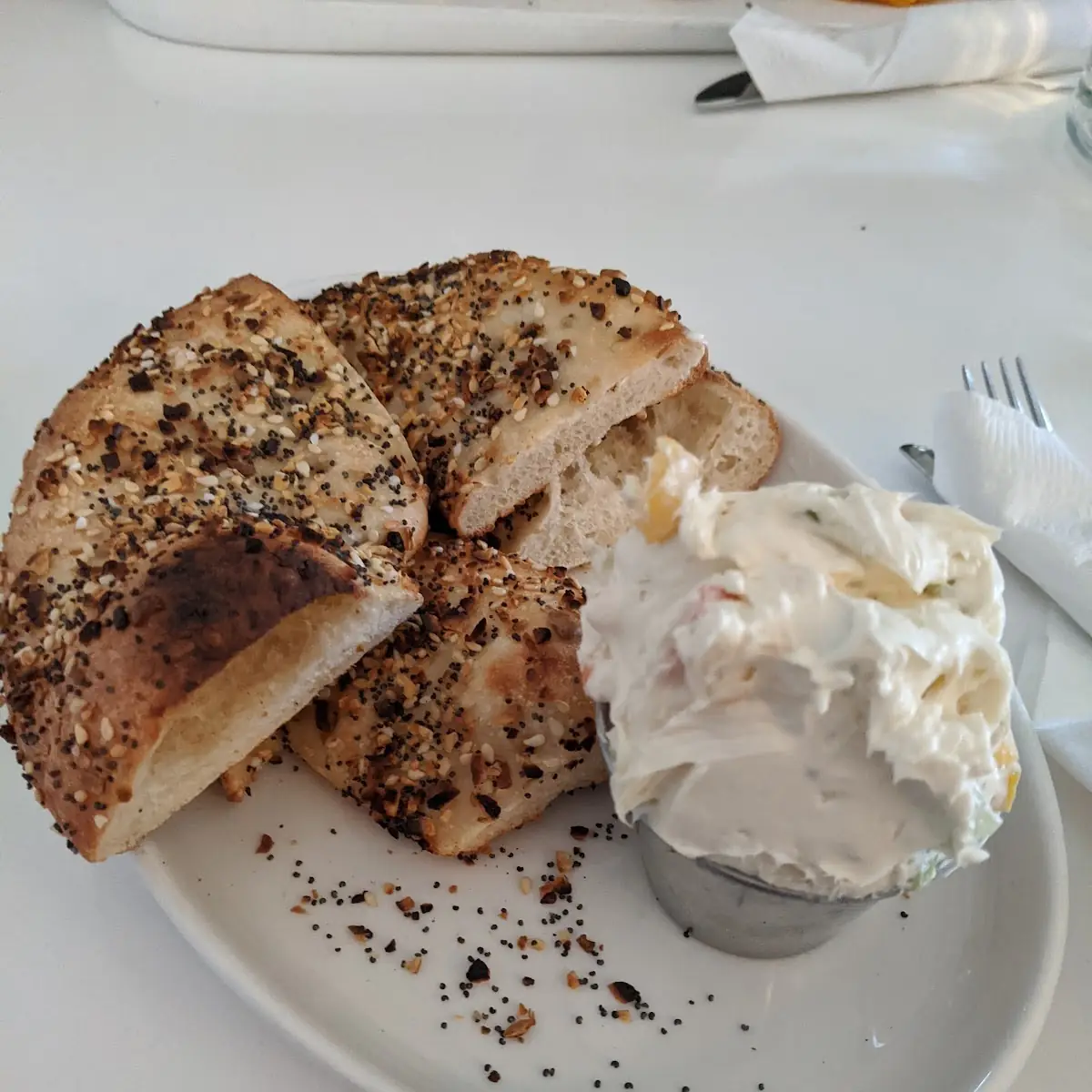 Everything Bagel w Veggie Cream Cheese